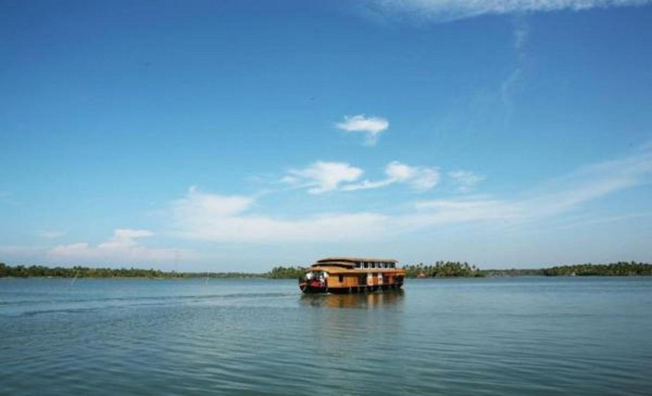 Regant Lake Village, Kollam. Chavara Exterior foto